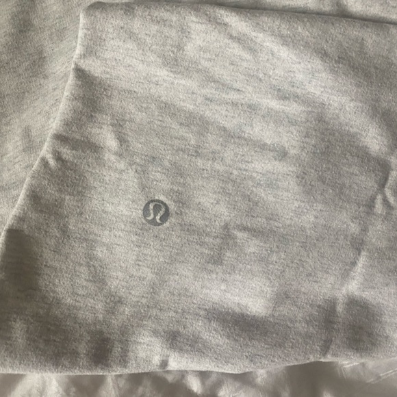 Lulu lemon flare pants size 4! Great condition - Picture 2 of 3